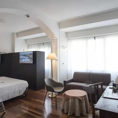 Ξενοδοχείο Plaza 4*