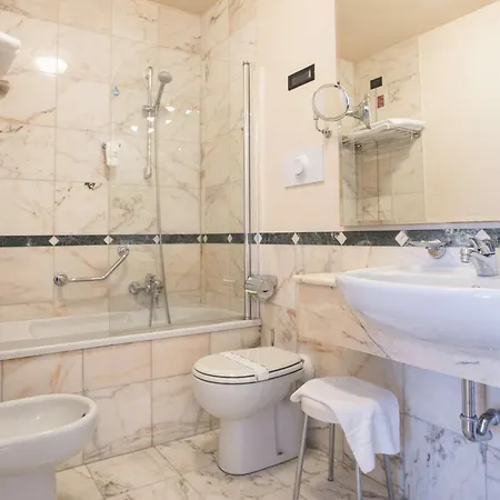 Plaza Ξενοδοχείο 4*