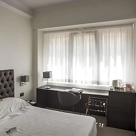 Plaza Ξενοδοχείο 4*