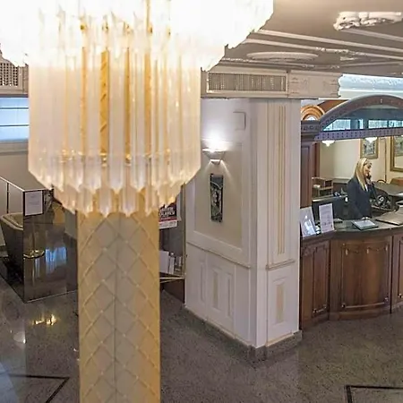 Ξενοδοχείο Plaza 4*